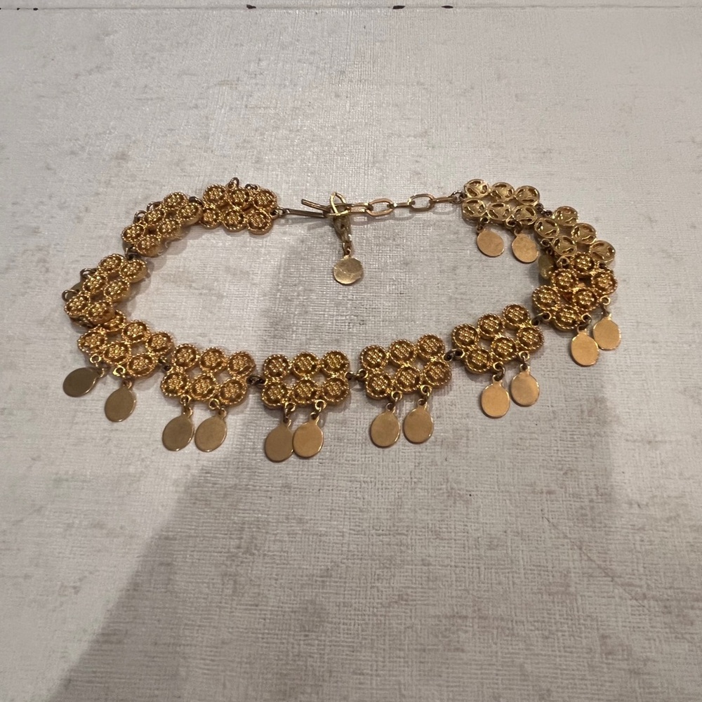 Vintage bright gold medallion dangling choker necklace. Adjustable - Picture 3 of 5